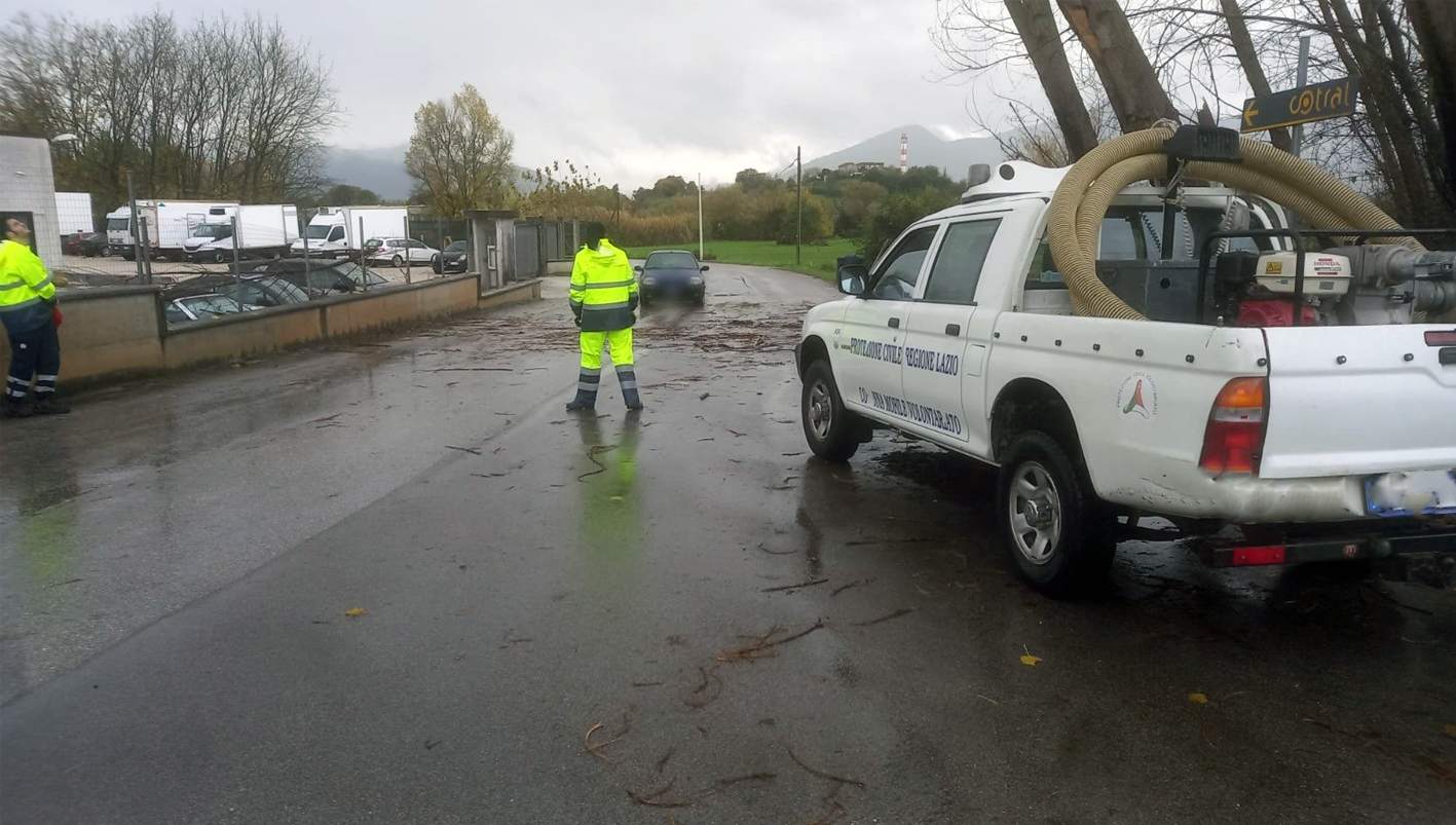 Copertina: Maltempo, Protezione civile al lavoro nelle aree più esposte